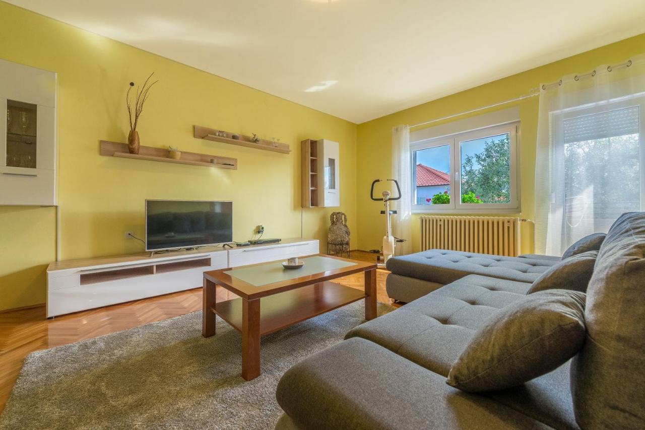 Odesa With Shared Pool Appartement