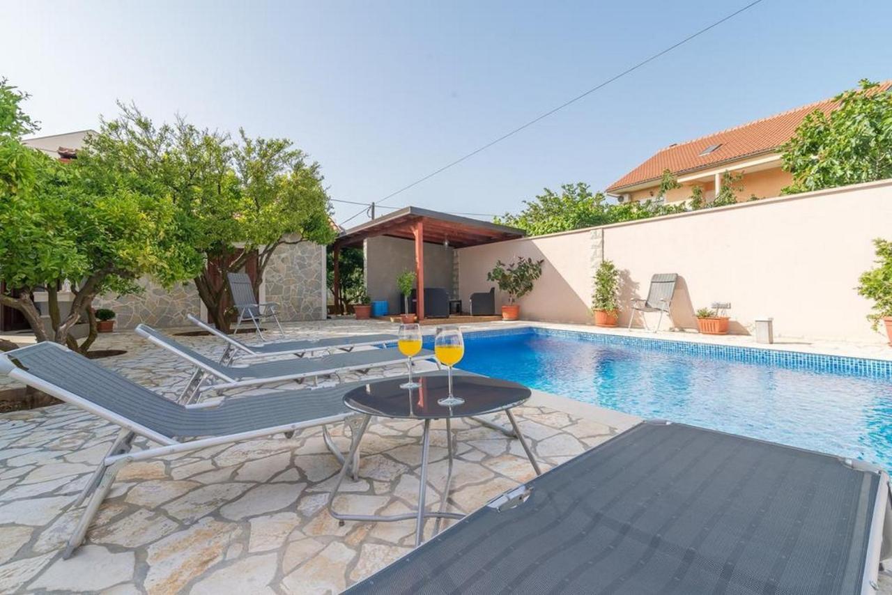 Odesa With Shared Pool Appartement Zadar