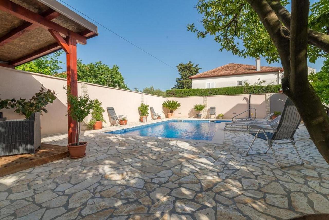 Odesa With Shared Pool Appartement Zadar