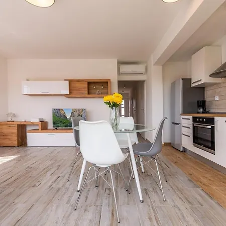 Apartments Villa Odesa With Shared Pool Zadar Exterior foto