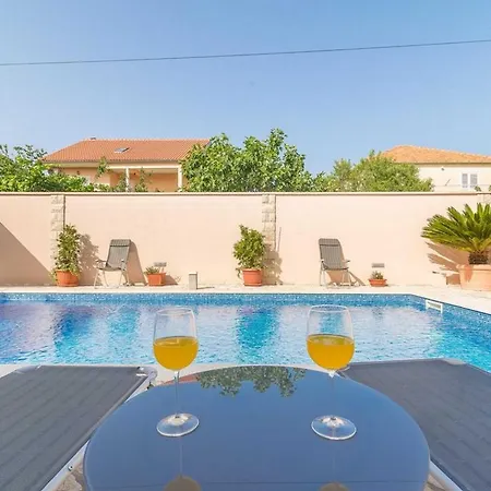 Apartments Villa Odesa With Shared Pool Zadar Zimmer foto