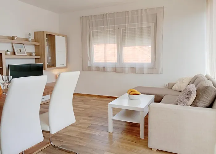 Apartments Villa Odesa With Shared Pool
