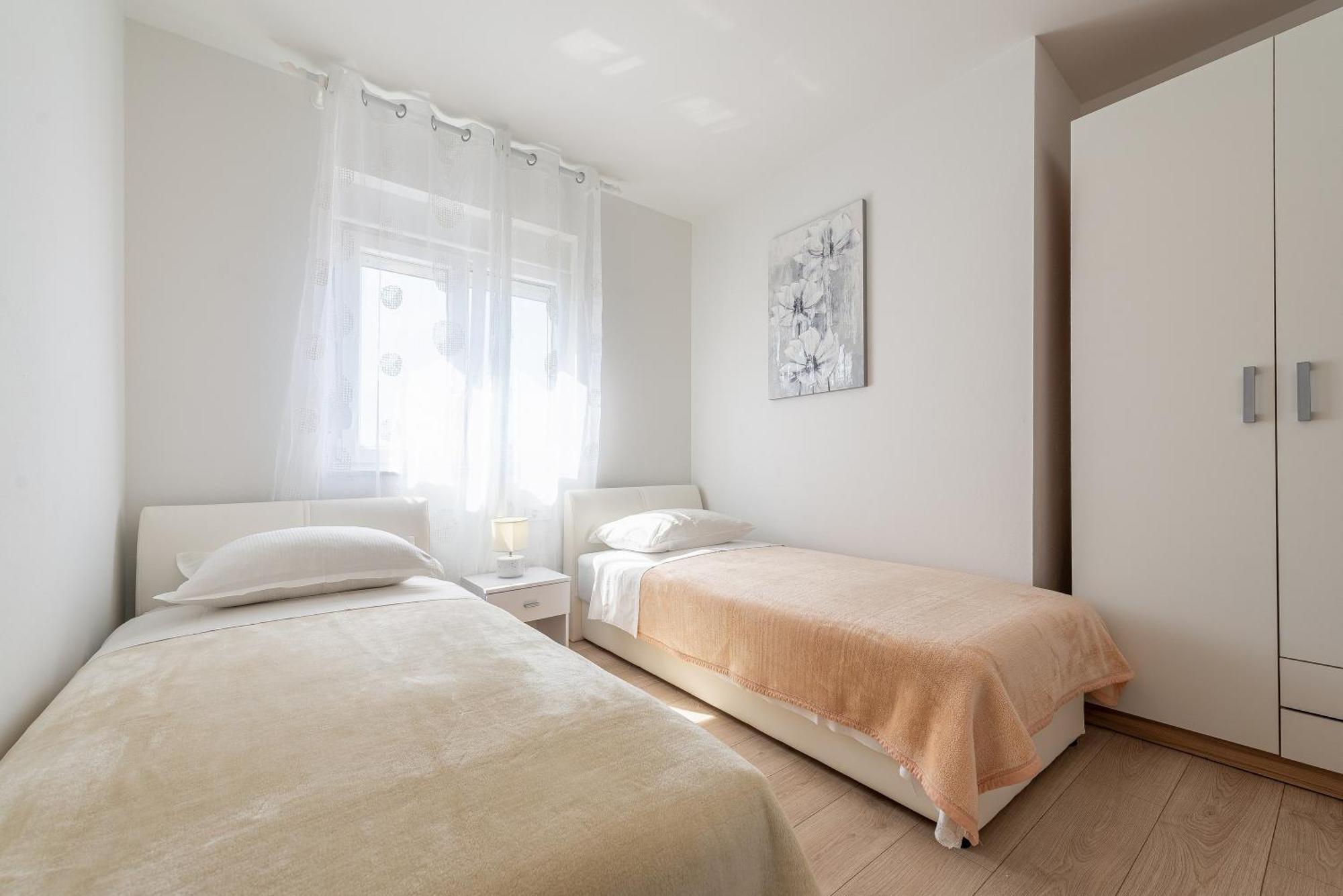 Apartment Odesa With Shared Pool Zadar
